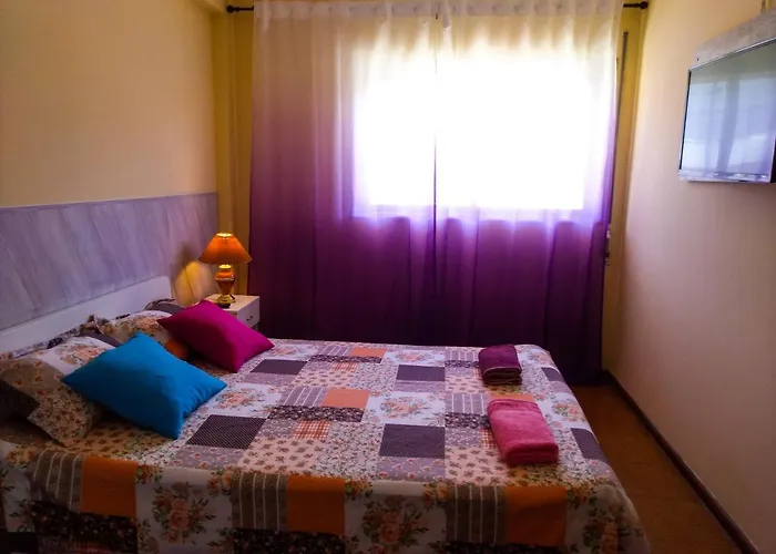 Friends In - Charming Bedrooms In The Historic Center ブラガ